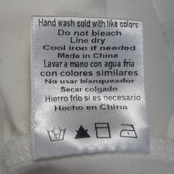 On 12th Women’s Graphic Embellished Tee XL White Beaded Neckline Street Style - Picture 10 of 11